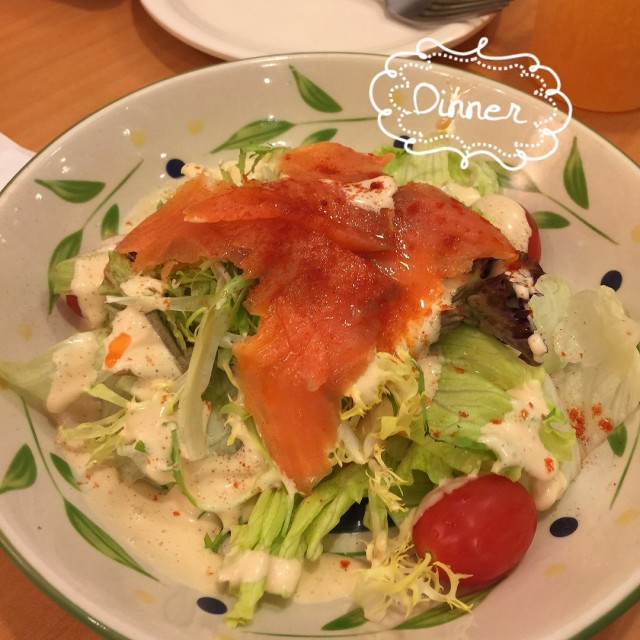 沙律醬太多，三文魚比以少咗！