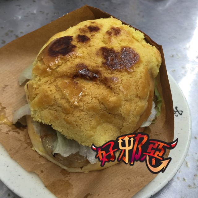菠蘿包面唔夠脆！豬扒夠鬆軟！加埋蔬菜好味！