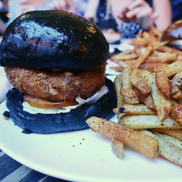 Black ebi burger