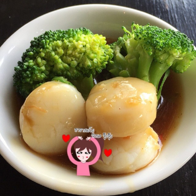 หอยเชลล์ผัดซอส