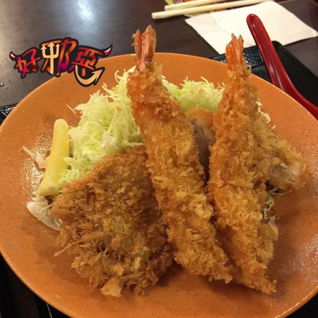 吉列蝦好乾身，肉唔夠厚，豚肉餅餅身薄脆，豬柳香脆有肉汁！