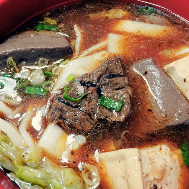 麻辣牛肉鴨血豆腐麵