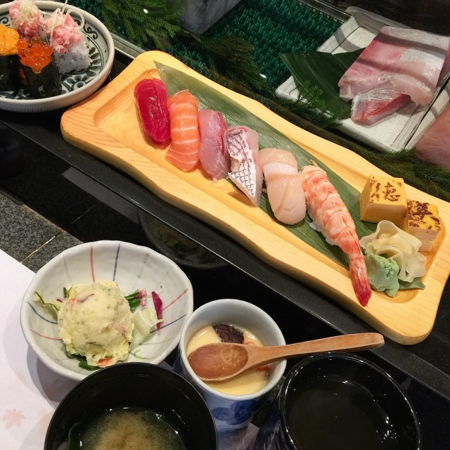 午市定食超級抵食👍🏻 有沙律有味噌湯有茶碗蒸有主菜仲有甜品