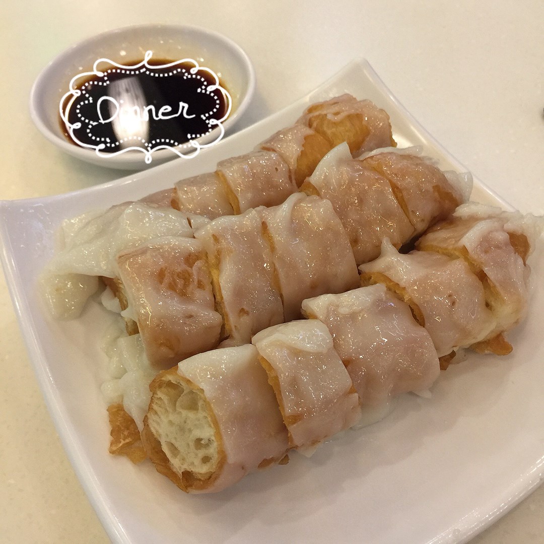 炸两   肠粉滑,油炸鬼外脆内软,欣赏连豉油都另上,可自己决定落几多