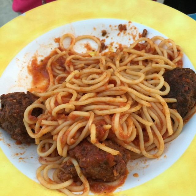 Spagetti with beef meatballs