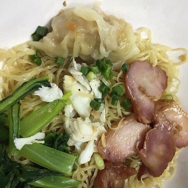 บะหมี่เกี๊ยวปูหมูแดง