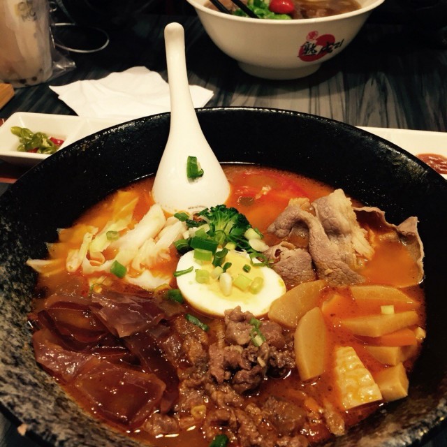 番茄酸辣牛肉麵