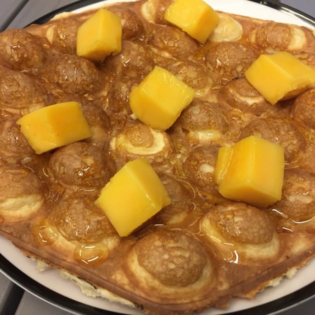 Egglet waffle with mango & honey