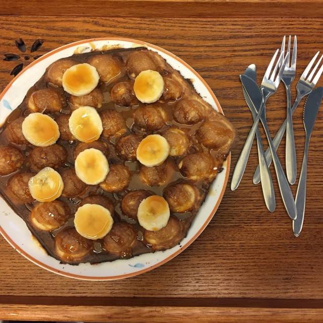 Egglet waffle with banana & caramel