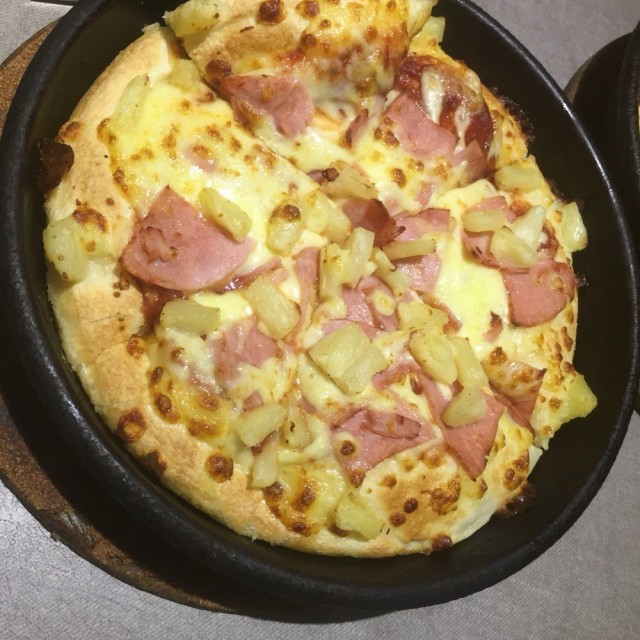 Regular Hawaiian Pizza