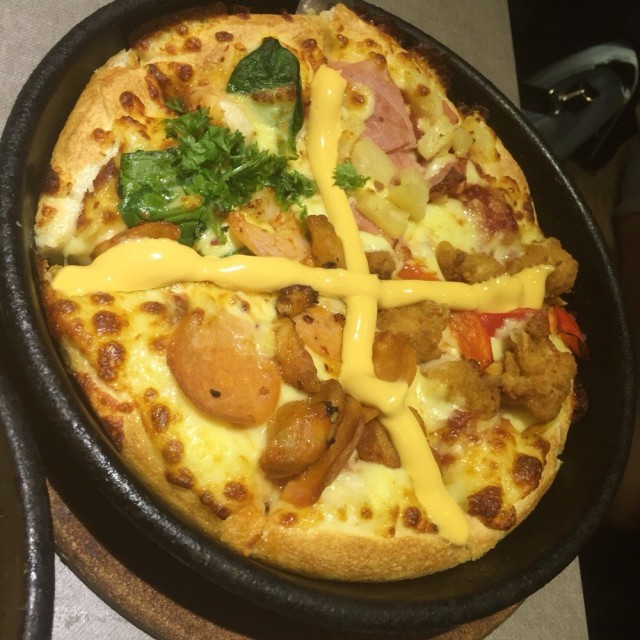 1 Regular Xtreme Pizza (Pan)