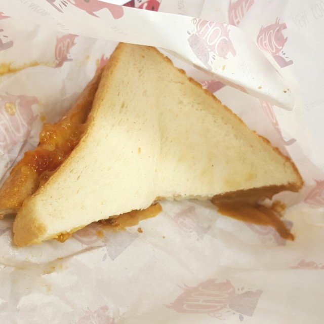 牛油、花生醬、黃杏果醬。多士堅厚啊！