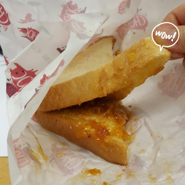 花生醬如蔴醬（液體狀），吃下特感"Juicy"。否桃醬滿滿果肉，每啖也很豐富美味