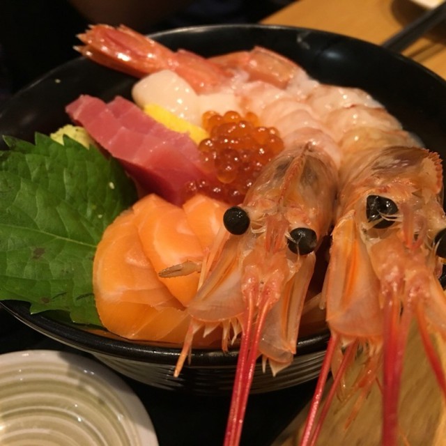 特上盛大蝦海鮮丼