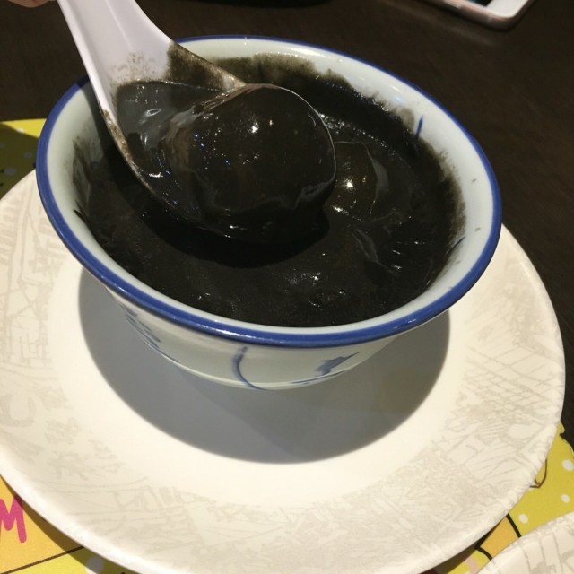 Sesame Paste w Glutinous Rice Ball