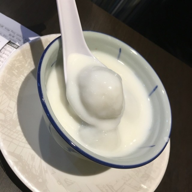 Almond Cream with Glutinous Balls 杏仁糊汤圆