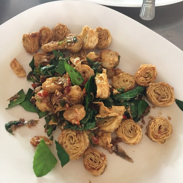 กะเพราฟองเต้าหู้