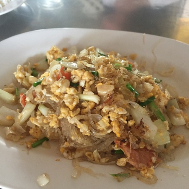 ผัดรุ้นเส้น