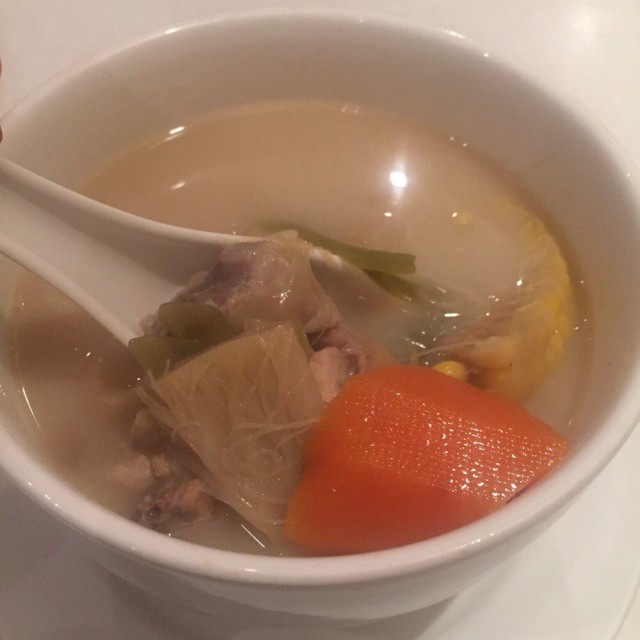 霸王花玉米萝卜煲龙骨