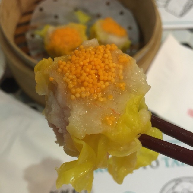 我也超愛這個 吃得起來又香又甜 也可能因為他沒有一般燒賣有的荸薺 讓我更愛他😂