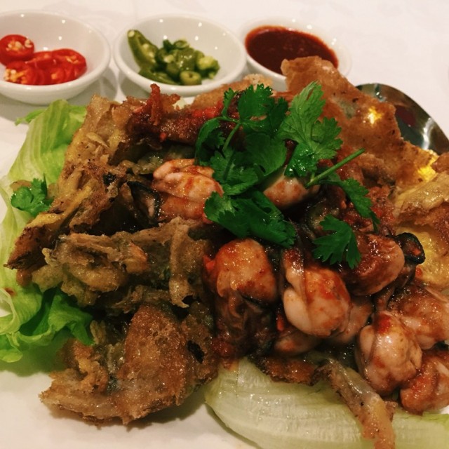Fried oyster omelette