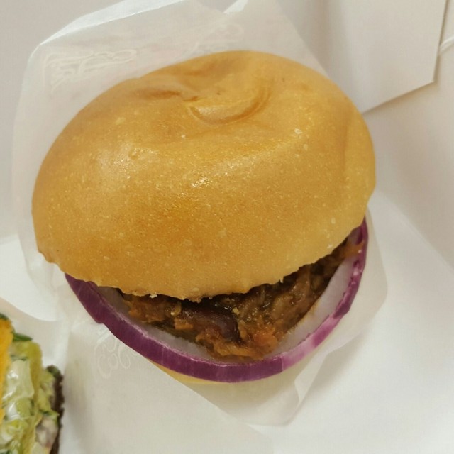 slow-roasted pork burger (set B)