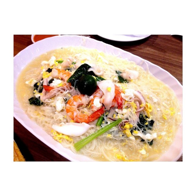 Signature White Beehoon