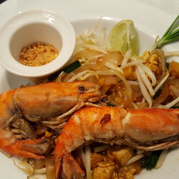 ผัดไทกุ้งสด