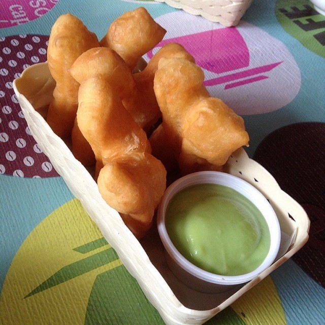 ปาท่องโก๋จิ้มสังขยา