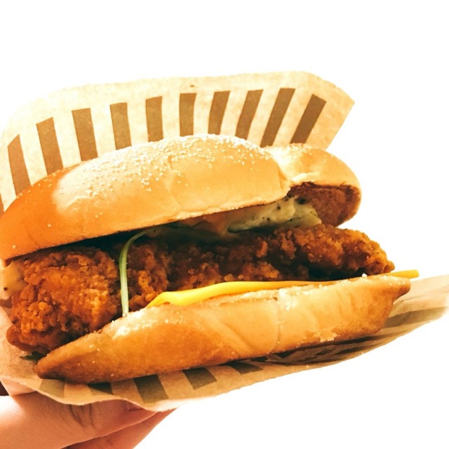 Spicy chicken with apple slaw