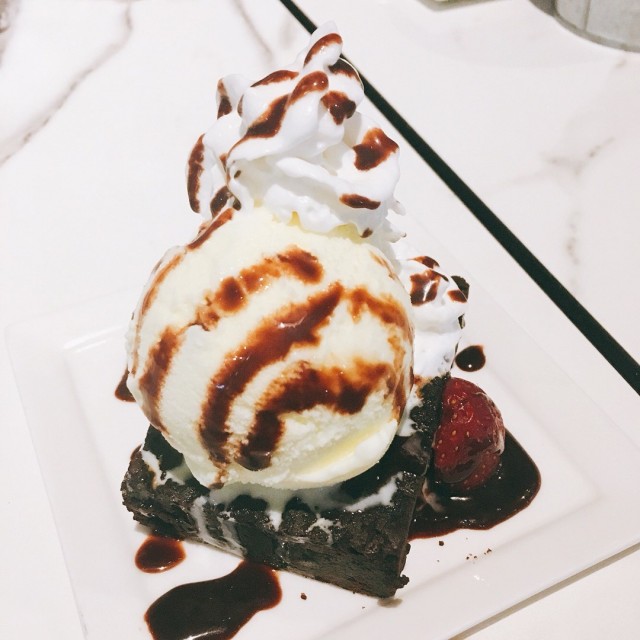 Wicked brownie with ice cream