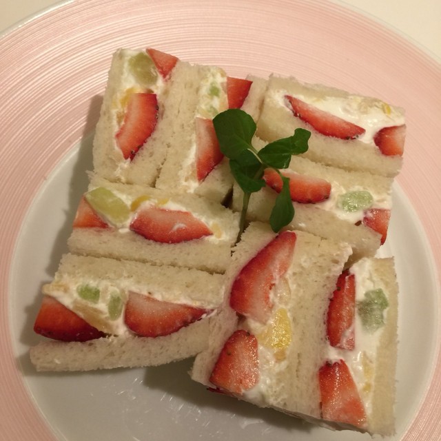 フルーツサンドイッチ