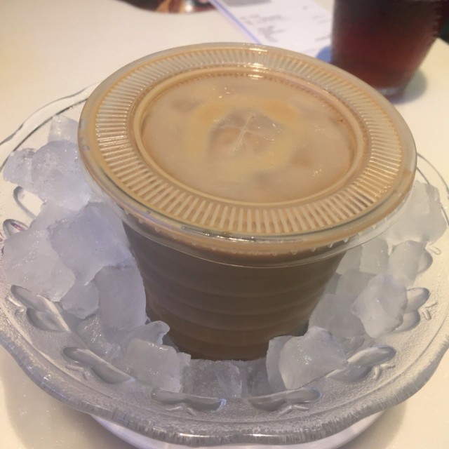 冰镇奶茶