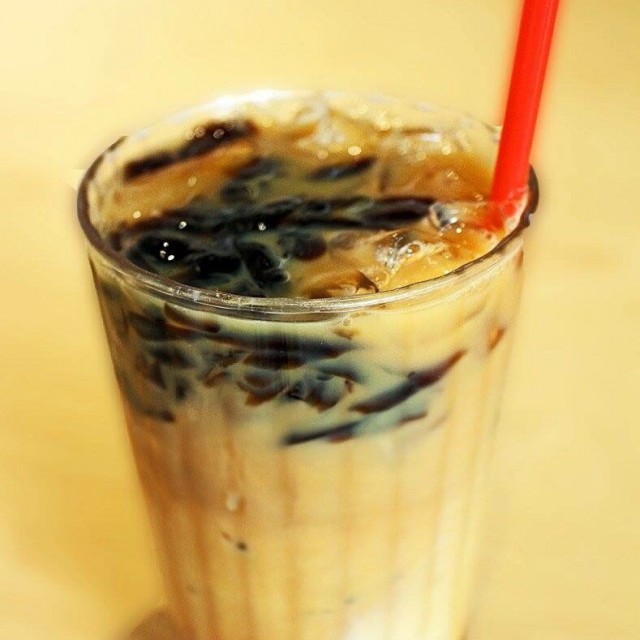Milk tea with gula melaka and grass jelly