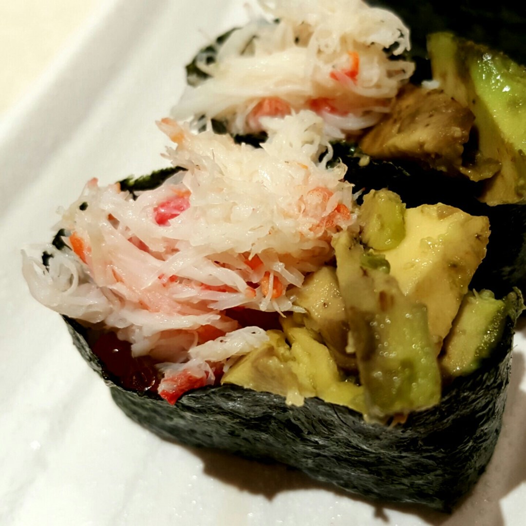 松叶蟹牛油果军舰 $