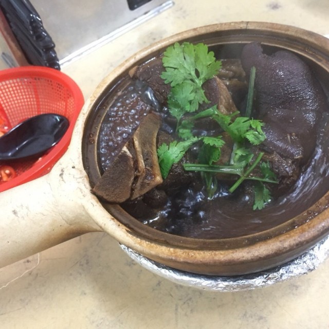 Claypot Pig Trotter