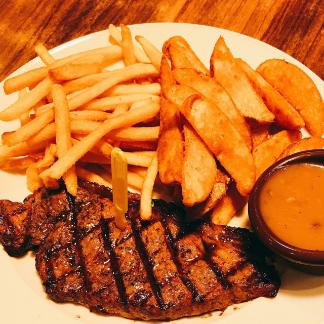 Prime Sirloin with french fries and potato wedges