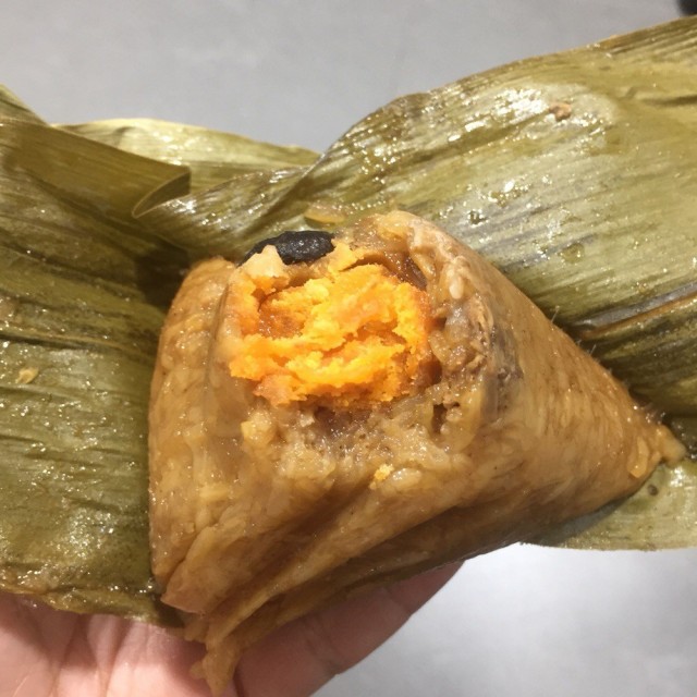咸蛋肉粽