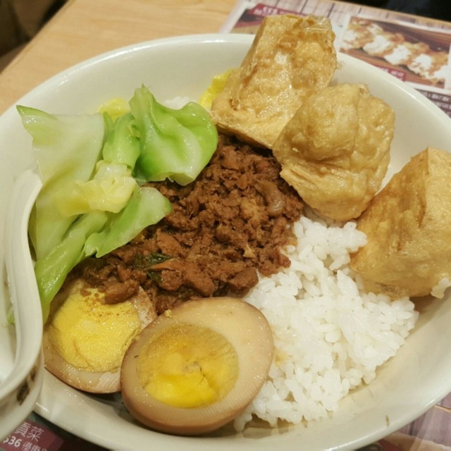 卤蛋豆腐肉燥饭