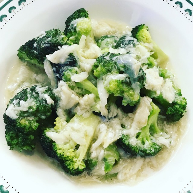 Stir-Fried Broccoli with Crabmeat (蟹肉西兰花）