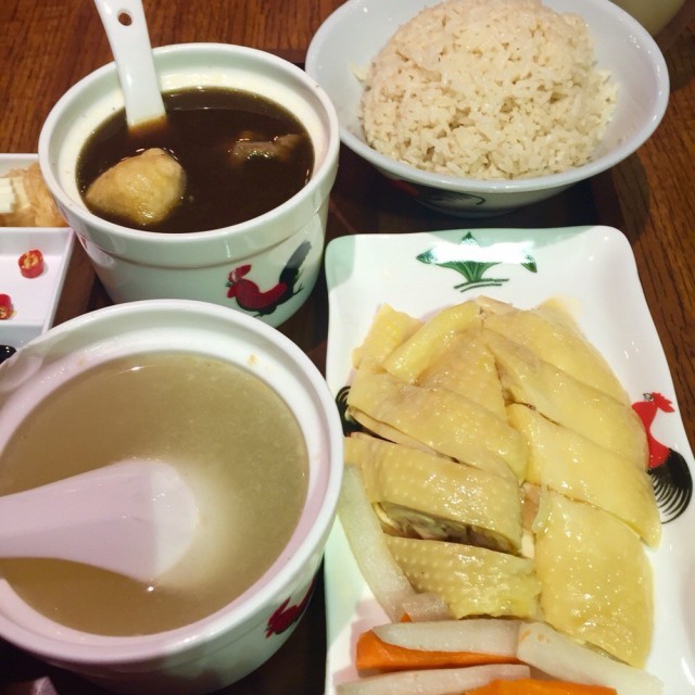 整體上幾好味，雞冇骨、冬瓜雞湯鮮味、油飯又夠味，good!