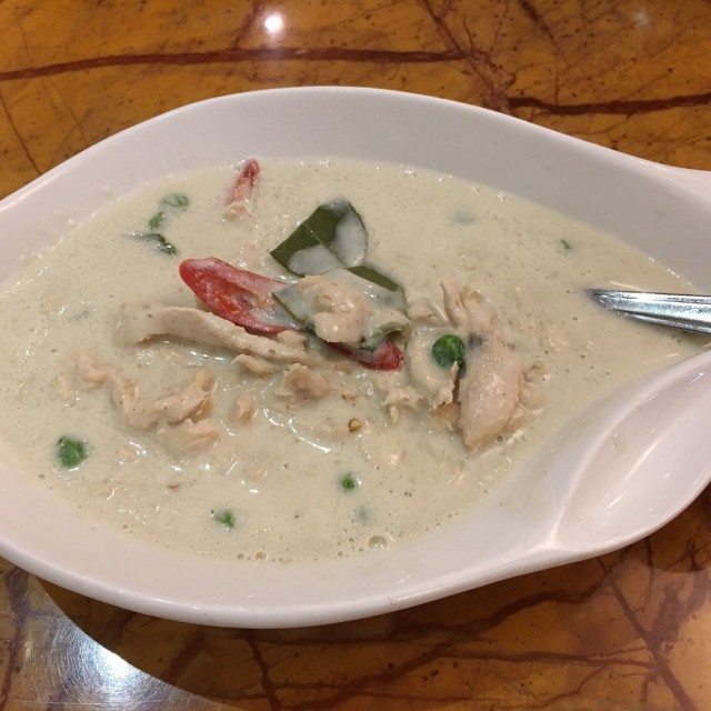 綠咖喱椰汁炒雞肉