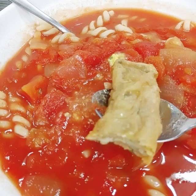 鱼肉春卷蕃茄汤螺丝粉