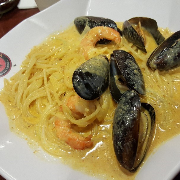 Laksa seafood fusion