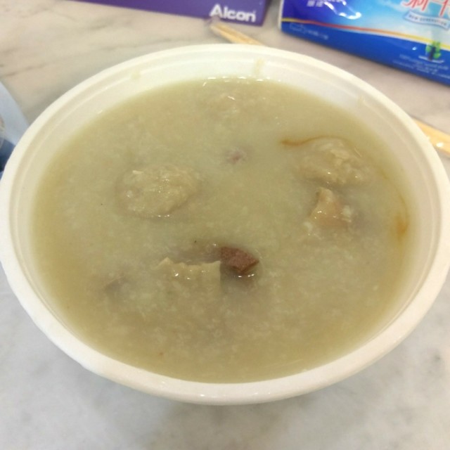 及弟粥材料足夠,包括豬肉丸,豬心,豬粉腸,豬肚,豬膶等。粥底夠滾熱辣辣👍👍👍