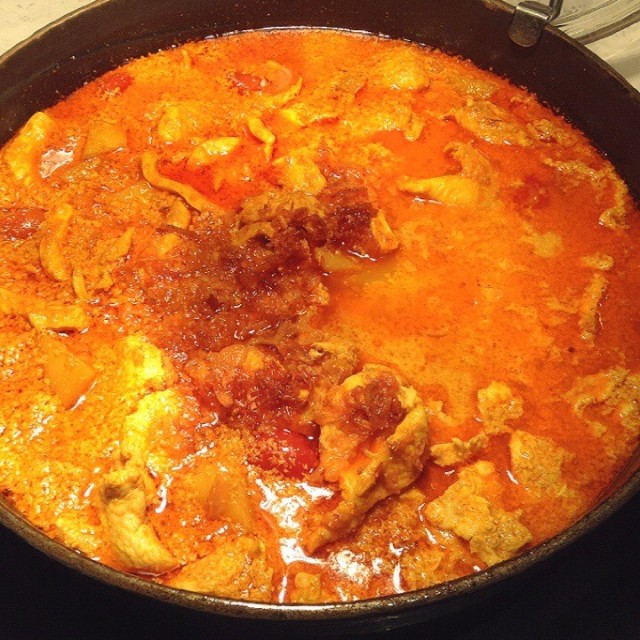 Yellow curry with chicken