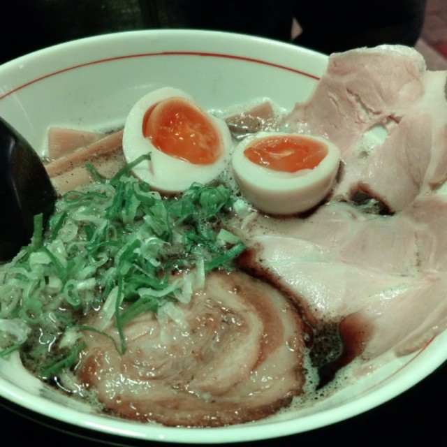 Black garlic oil ramen