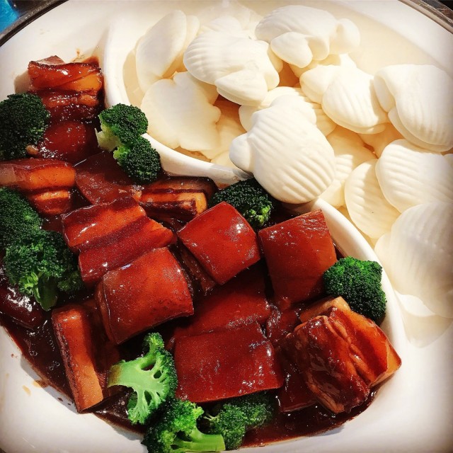 Braised Pork Belly “Dong Po Rou” with Buns
