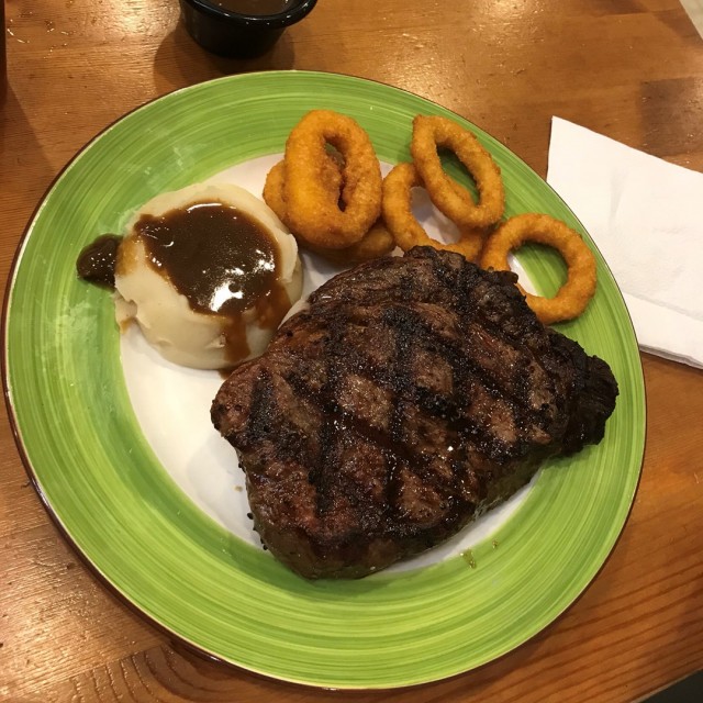 Tenderloin (400 grams) With Mashed Potato And Onion Ring
