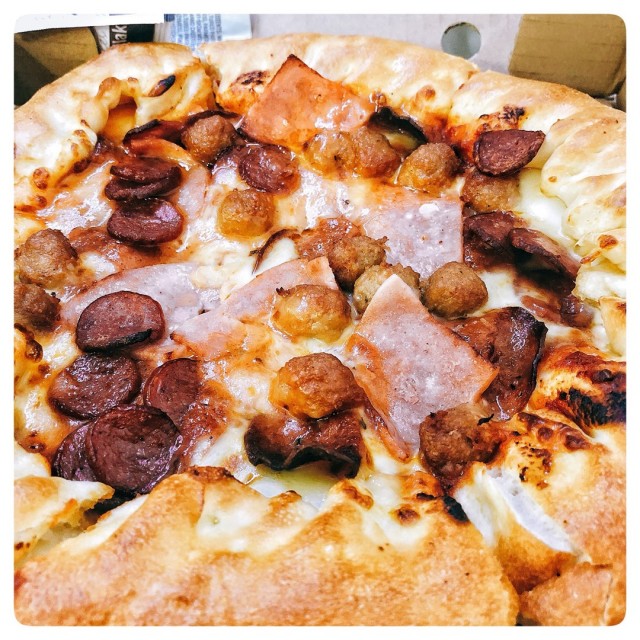 Meat Galore Pizza (Cheese Stuffed Crust)